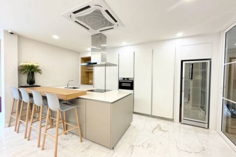 House in Bangkok, Thailand 5 bedrooms № 152564 - photo 6