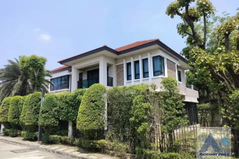 Casa de 4 dormitorios en Nonthaburi, Tailandia № 218666