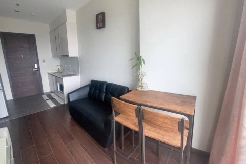 Studio dans le Condo à Watthana, Bangkok, Thaïlande  № 170573 - photo 2