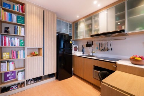 Кондоминиум с 2 спальнями в Чатучаке, Бангкок, Таиланд № 137185 - фото 2