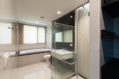 Кондоминиум с 2 спальнями в Патхум Ване, Бангкок, Таиланд № 170777 - фото 10