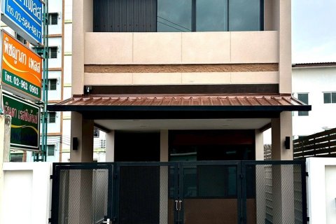 Maison à Pak Kret, Thaïlande 4 chambres № 170779