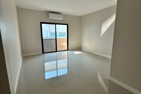 Maison à Pak Kret, Thaïlande 4 chambres № 170779 - photo 9