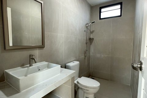 Maison à Pak Kret, Thaïlande 4 chambres № 170779 - photo 12