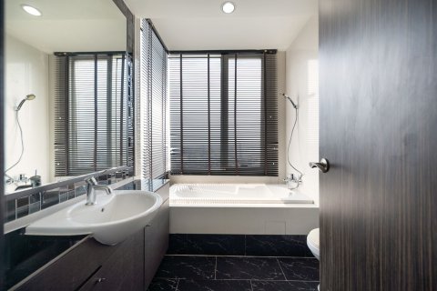 Condo in Khlong San, Bangkok, Thailand, 3 bedrooms  № 161324 - photo 17