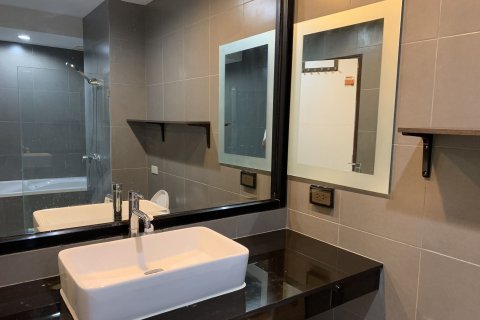 Condo in Lat Phrao, Bangkok, Thailand, 2 bedrooms  № 161325 - photo 8