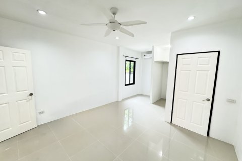 House in Udon Thani, Thailand 3 bedrooms № 152980 - photo 13
