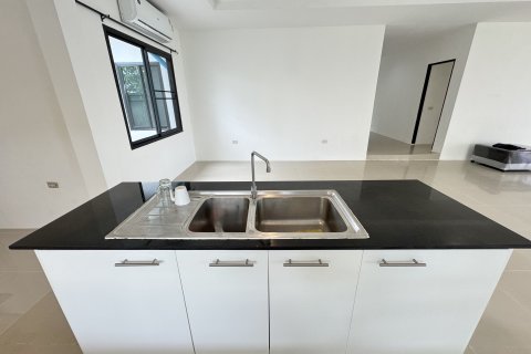 House in Udon Thani, Thailand 3 bedrooms № 152980 - photo 8