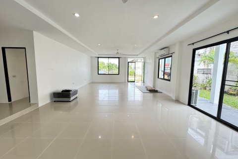 House in Udon Thani, Thailand 3 bedrooms № 152980 - photo 7