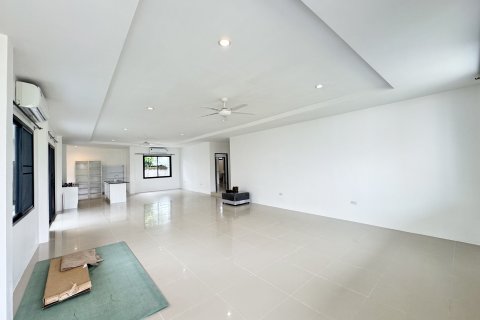 House in Udon Thani, Thailand 3 bedrooms № 152980 - photo 11