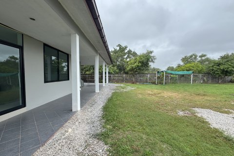 House in Udon Thani, Thailand 3 bedrooms № 152980 - photo 3