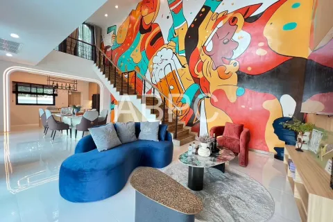Casa de 5 dormitorios en Pattaya, Tailandia № 211757 - foto 3