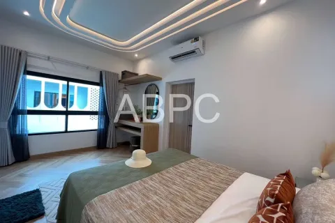 Casa de 5 dormitorios en Pattaya, Tailandia № 211757 - foto 12