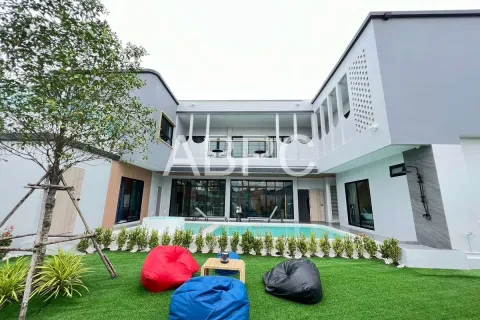 House in Pattaya, Thailand 5 bedrooms № 211757