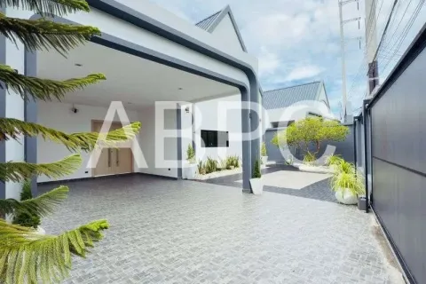 Casa de 3 dormitorios en Pattaya, Tailandia № 211760 - foto 8