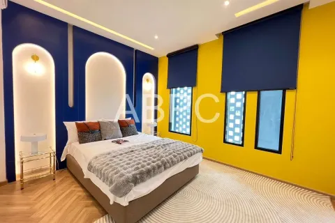 Casa de 5 dormitorios en Pattaya, Tailandia № 211758 - foto 8
