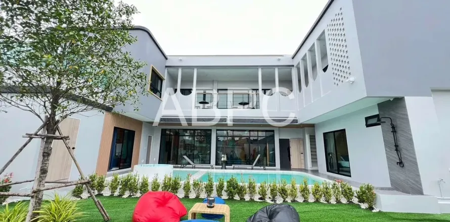 Casa de 5 dormitorios en Pattaya, Tailandia № 211758
