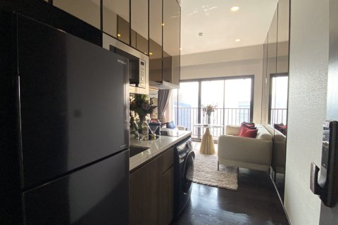 Condo in Watthana, Bangkok, Thailand, 2 bedrooms  № 200946 - photo 6
