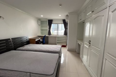 Condo à Khlong Toei, Bangkok, Thaïlande, 3 chambres № 200951 - photo 15