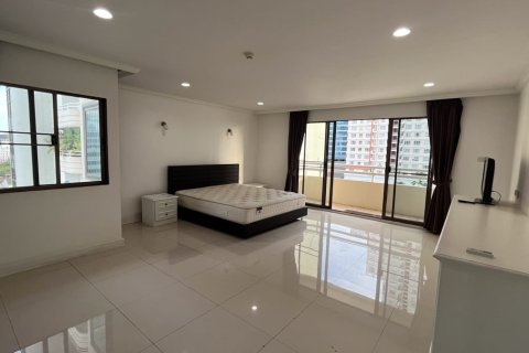 Condo à Khlong Toei, Bangkok, Thaïlande, 3 chambres № 200951 - photo 9