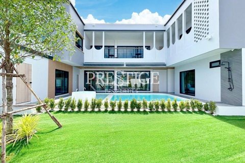 House in Pattaya, Thailand 5 bedrooms № 198067