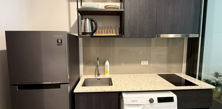 Condo in Bangkok, Thailand, 1 bedroom  № 185644