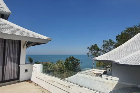 House in Pattaya, Thailand 5 bedrooms № 169270 - photo 19