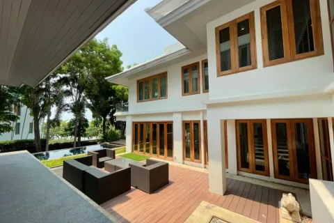 House in Pattaya, Thailand 5 bedrooms № 169270 - photo 2