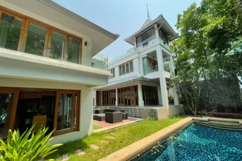 House in Pattaya, Thailand 5 bedrooms № 169270