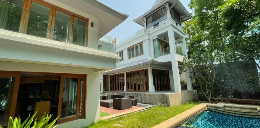 House in Pattaya, Thailand 5 bedrooms № 169270