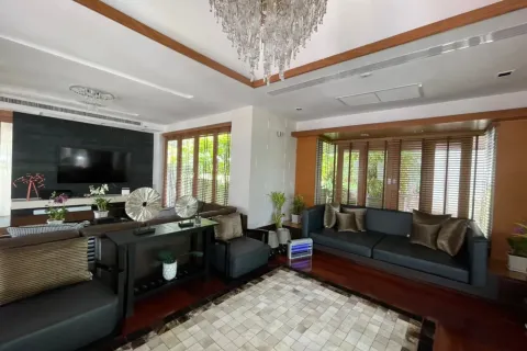 House in Pattaya, Thailand 5 bedrooms № 169270 - photo 3