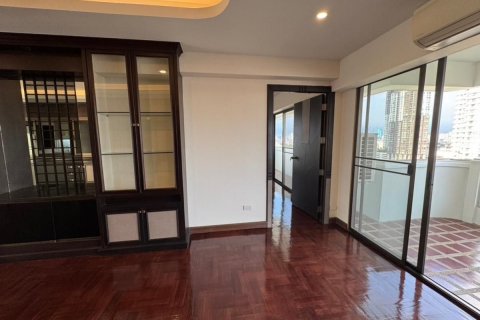 Condo in Bang Kho Laem, Bangkok, Thailand, 3 bedrooms  № 169273 - photo 18