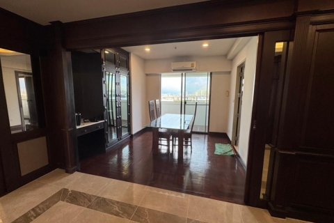 Condo in Bang Kho Laem, Bangkok, Thailand, 3 bedrooms  № 169273 - photo 1