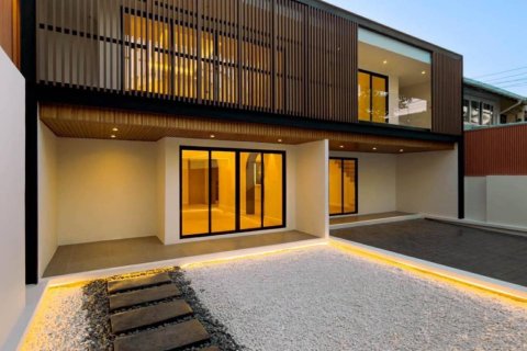 House in Bangkok, Thailand 4 bedrooms № 176832