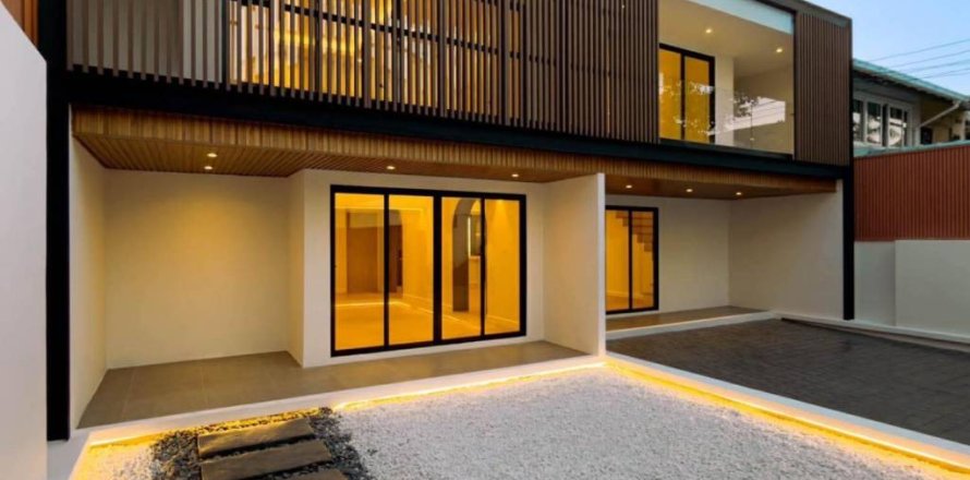 House in Bangkok, Thailand 4 bedrooms № 176832