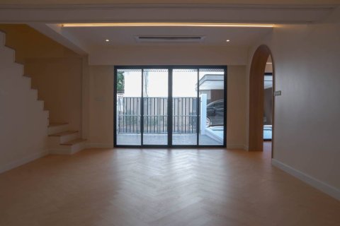 House in Bangkok, Thailand 4 bedrooms № 176832 - photo 9