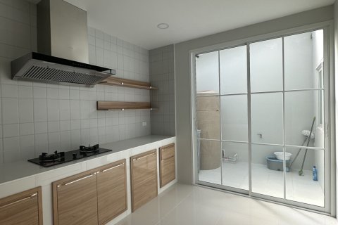 Townhouse in Rangsit, Thailand 3 bedrooms № 153088 - photo 3