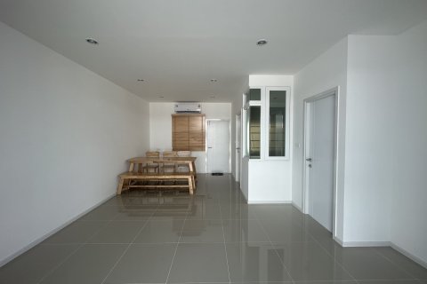 Townhouse in Rangsit, Thailand 3 bedrooms № 153088 - photo 2