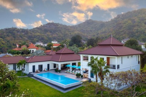 Villa in Hua Hin, Thailand 5 bedrooms № 157222