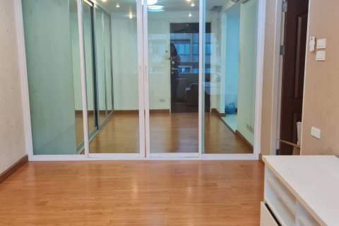 Студия в кондо в Дин Даенге, Бангкок, Таиланд № 157223 - фото 5