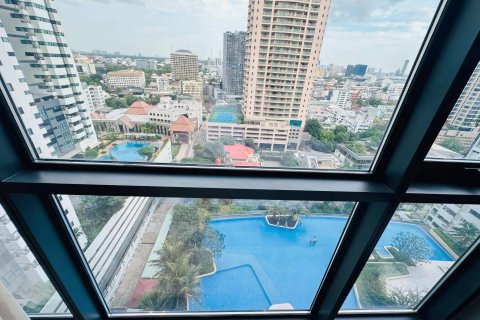 Condominio de 3 dormitorios en Bangkok, Tailandia № 233624 - foto 12