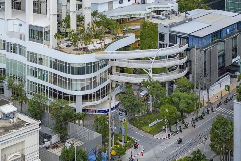 Condo in Bangkok, Thailand, 4 bedrooms № 233618 - photo 17