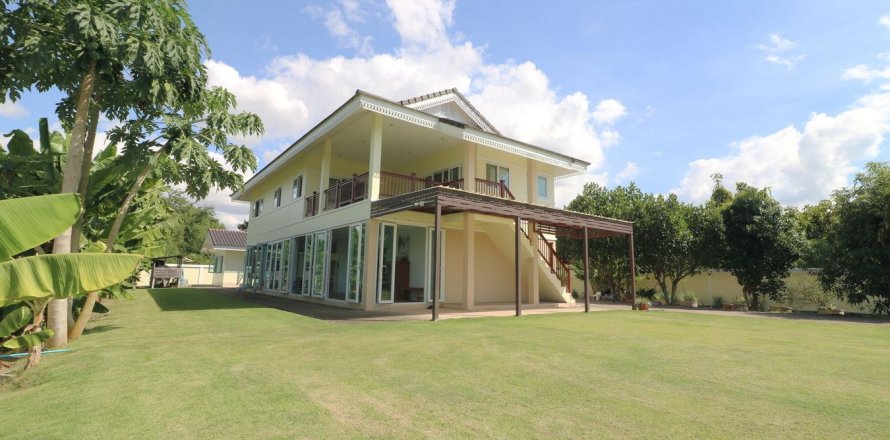 Дом в Удонтхани, Таиланд с 5 спальнями  № 150059