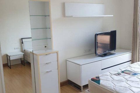 Studio in the Condo in Khlong Toei, Bangkok, Thailand  № 138053 - photo 2