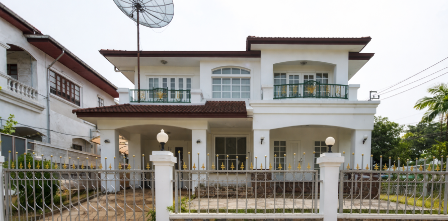 House in Bang Khun Thian, Bangkok, Thailand 5 bedrooms № 173376