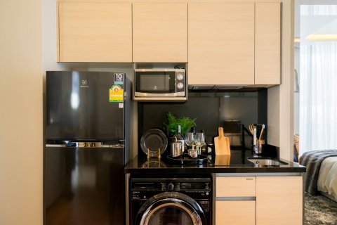 Studio in the Condo in Khlong Toei, Bangkok, Thailand  № 142607 - photo 11