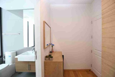 Condo in Thonburi, Bangkok, Thailand, 2 bedrooms  № 183566 - photo 7