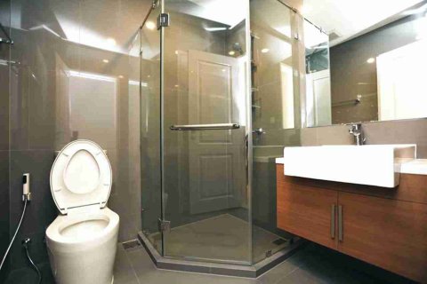Condo in Thonburi, Bangkok, Thailand, 2 bedrooms  № 183566 - photo 10