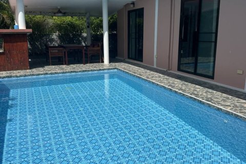 Villa in Surat Thani, Thailand 4 bedrooms № 146856 - photo 4