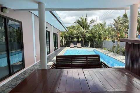 Villa in Surat Thani, Thailand 4 bedrooms № 146856 - photo 6